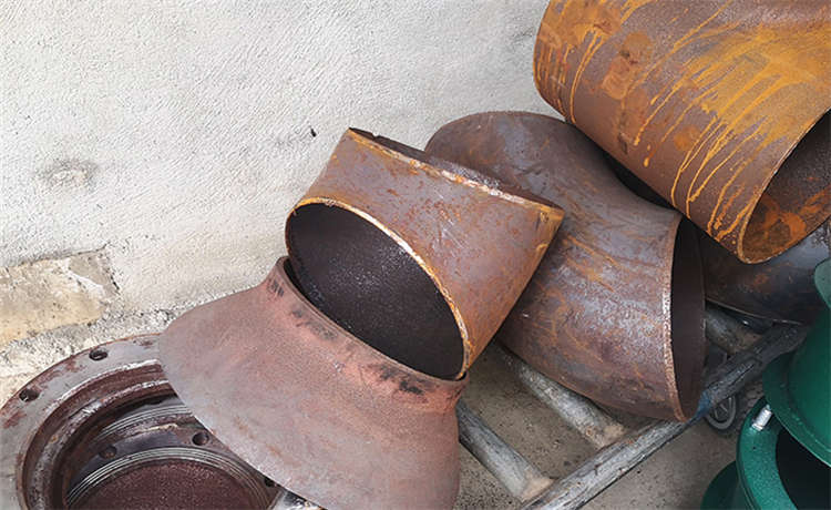 20厚鋼立柱加工廠家，排水螺旋鋼管，1824mm螺旋管，鋼材場(chǎng)400mm螺旋管